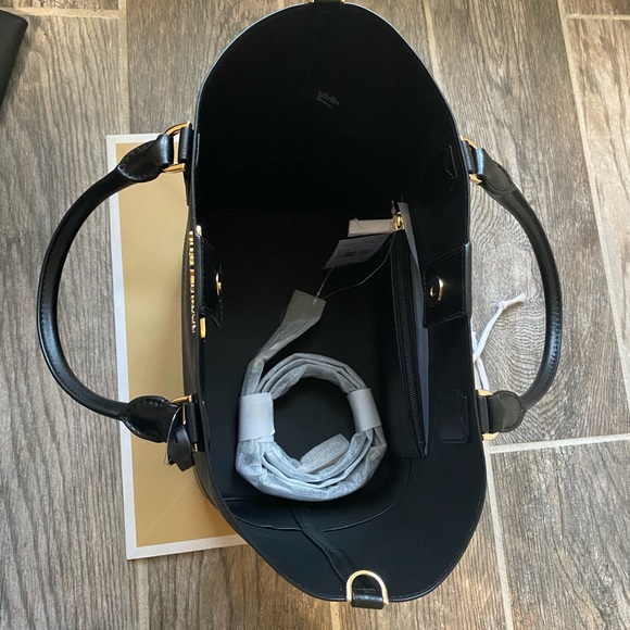 ❌sale❌Michael Kors trista duffle tote & wallet - Picture 5 of 7